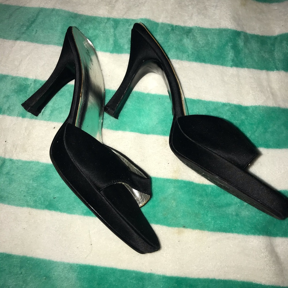 😎 Black heels